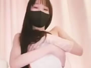 苗條白虎口罩妹跳誘惑騷舞和手淫她的無毛小穴